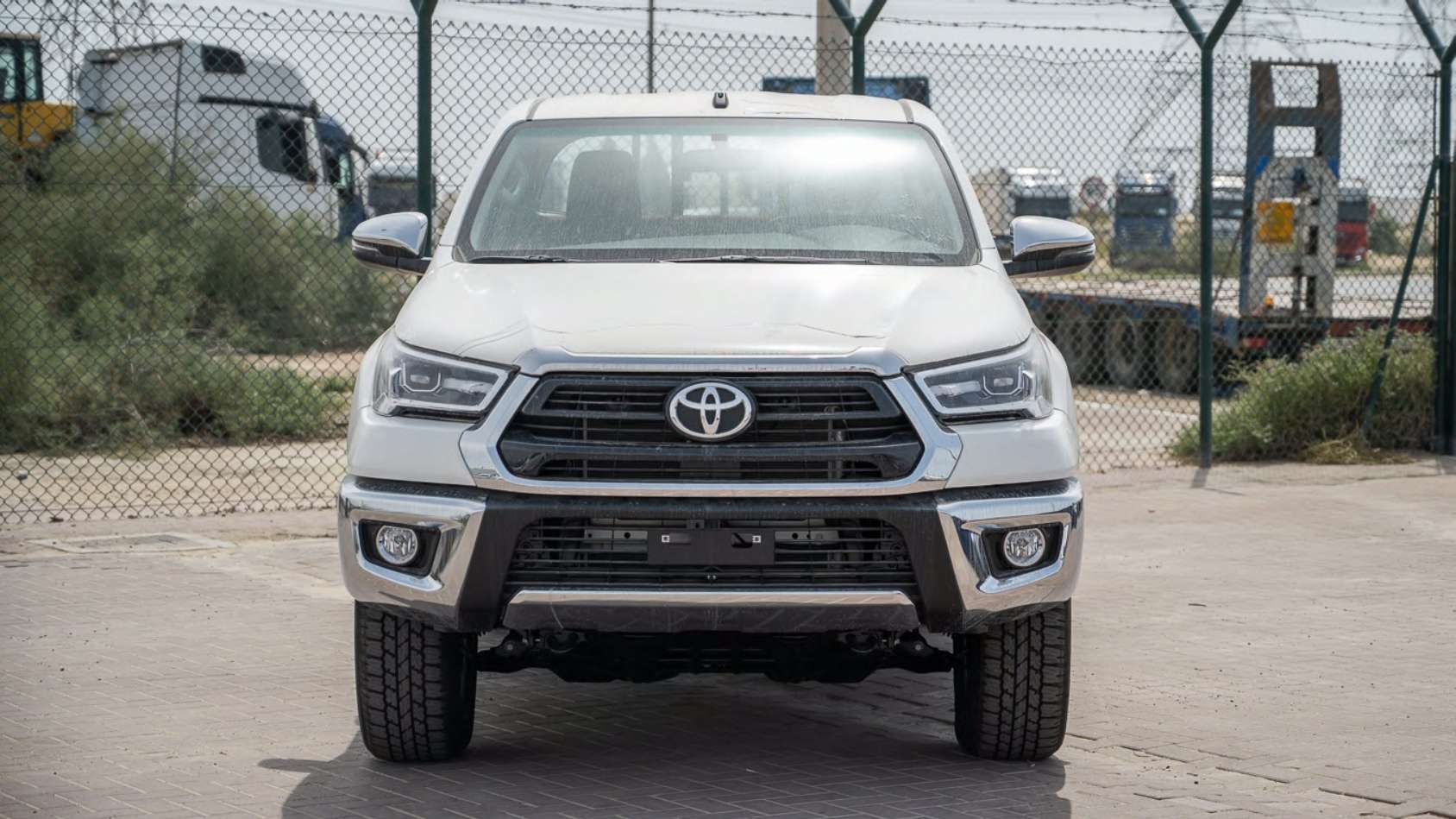 Hilux Pickup SR5 2.7L Manual Poush Start 2026 GCC Specs Brand New For Export