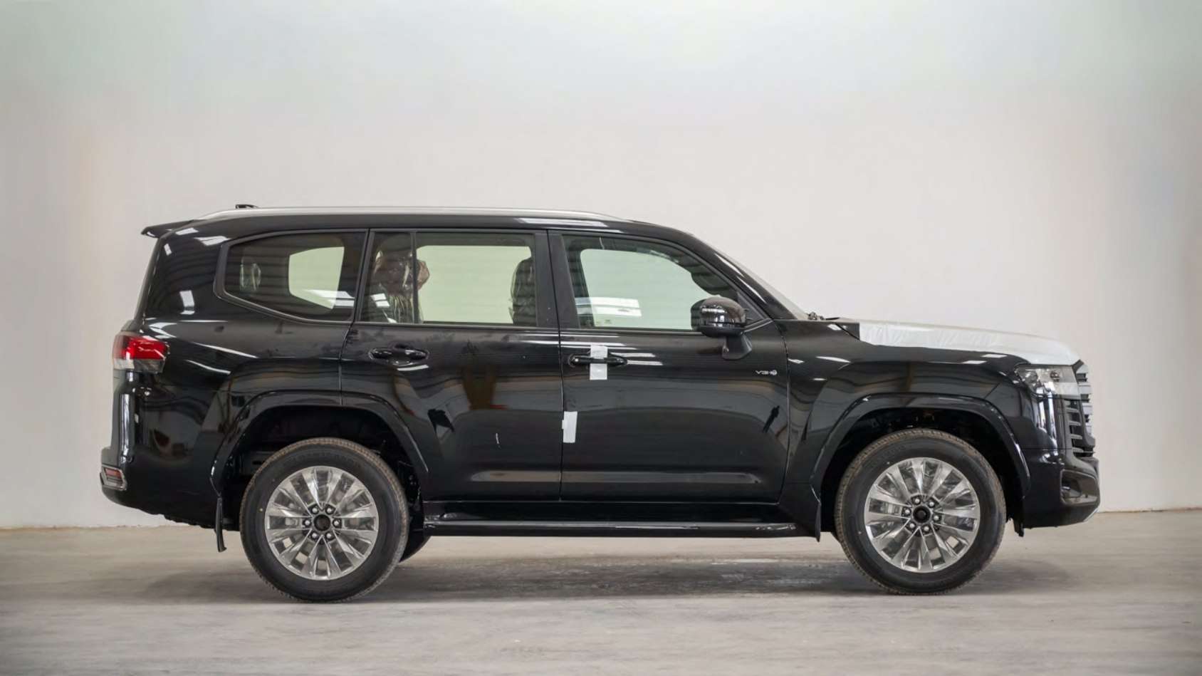 Toyota Land Cruiser GXR 3.5L Hybrid 2026, GCC Specs – Brand New!
