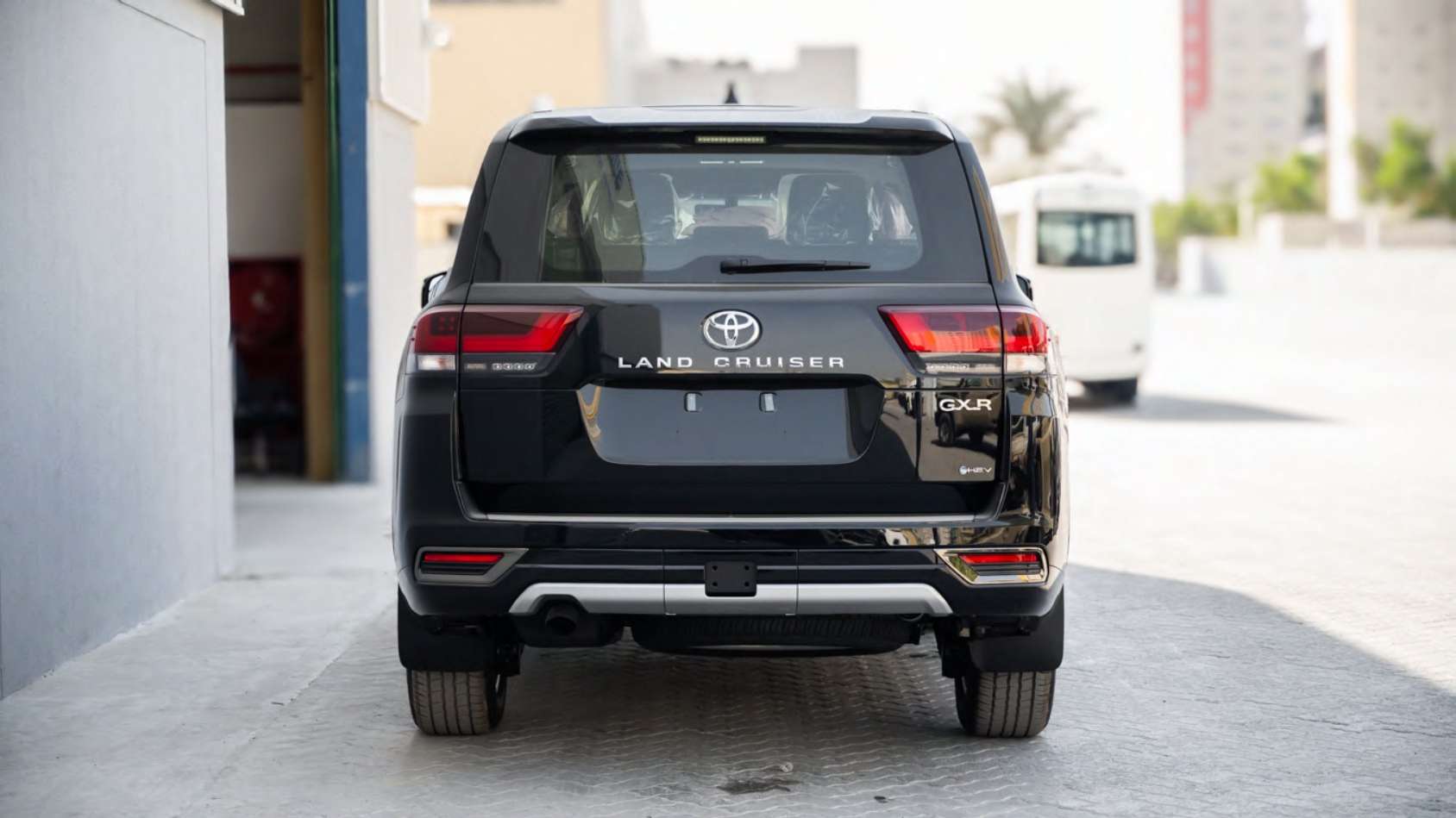 Toyota Land Cruiser GXR 3.5L Hybrid 2026, GCC Specs – Brand New!