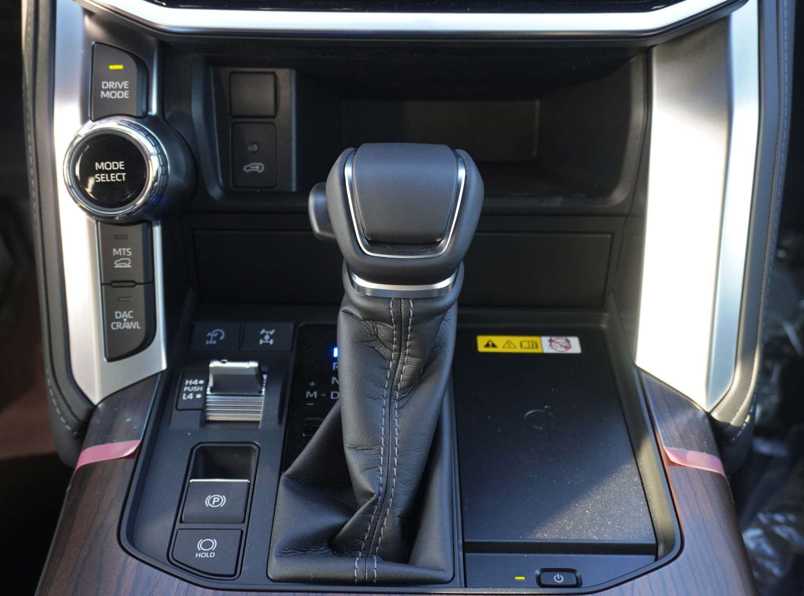 
								LC300 GXR 3.5L Twin Turbo 2026 GCC Specs No Radar No JBL full									
