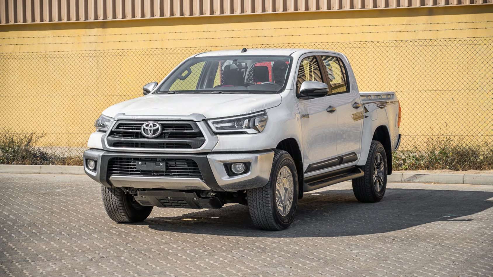 Toyota Hilux SR5 2.7L Pickup 4WD Manual 2026 GCC Specs For Export