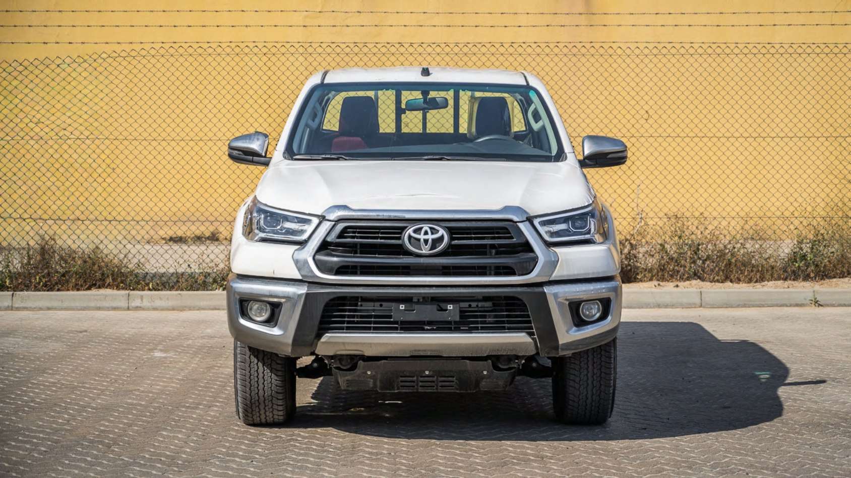 
								Toyota Hilux SR5 2.7L Pickup 4WD Manual 2026 GCC Specs For Export full									